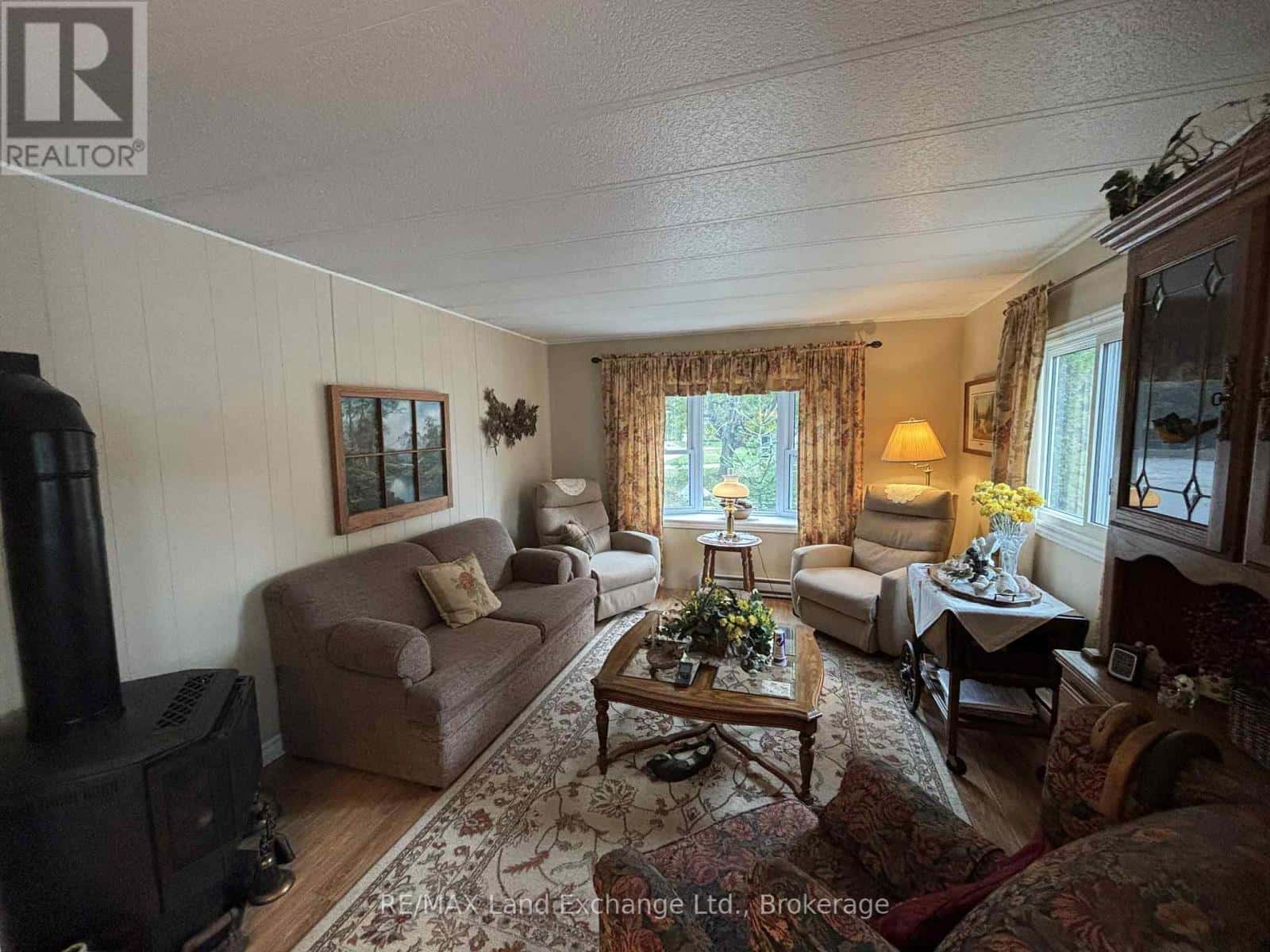 35 BRIARWOOD CRESCENT — North Huron (Wingham), Ontario - Photo 5 of 26