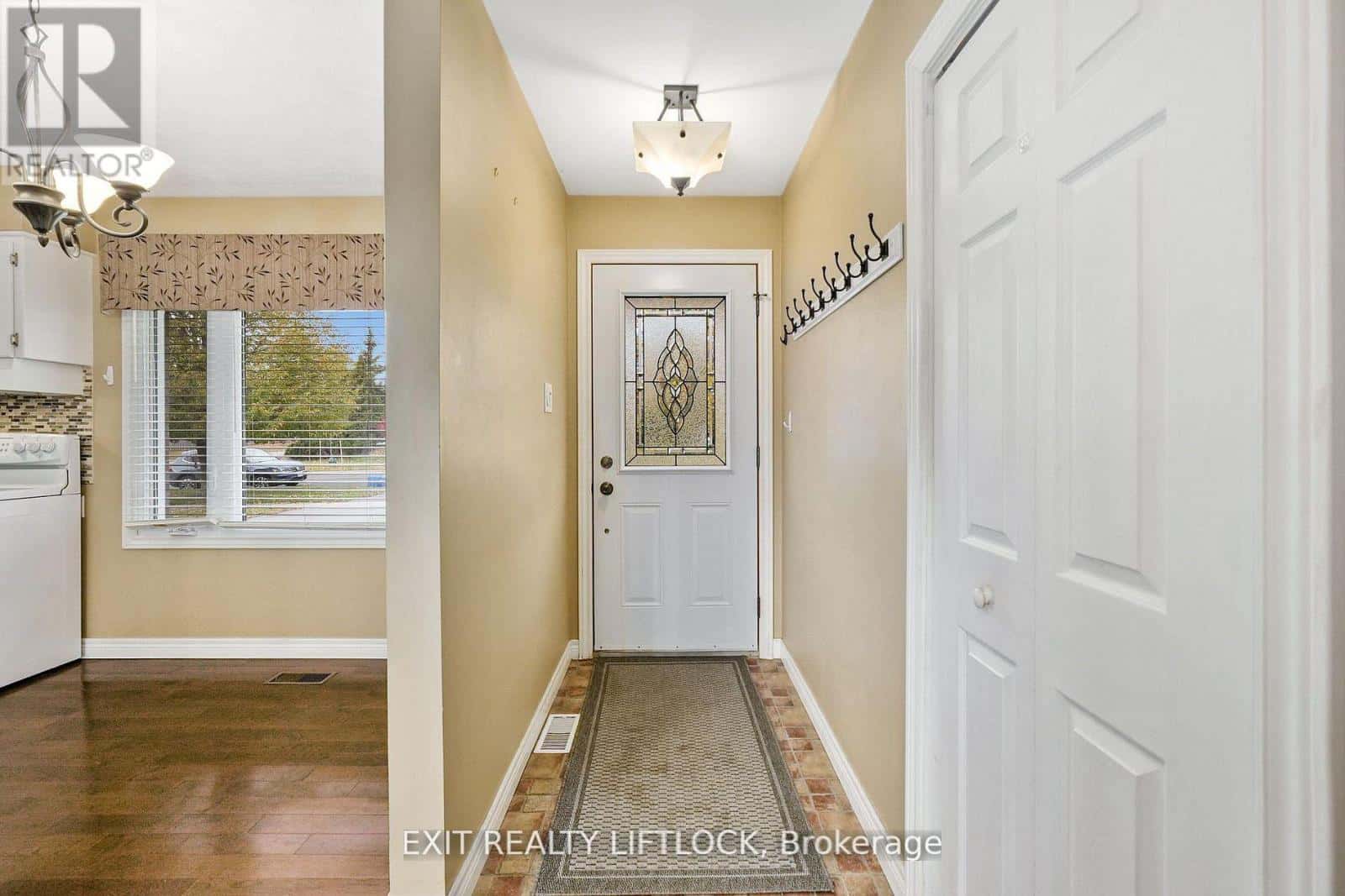 1252 ROYAL DRIVE — Peterborough (Northcrest Ward 5), Ontario - Photo 4 of 22