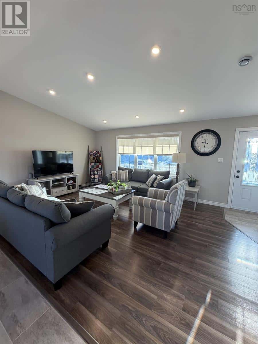 7 Skye Crescent — St Andrew's, Nova Scotia - Photo 3 of 47