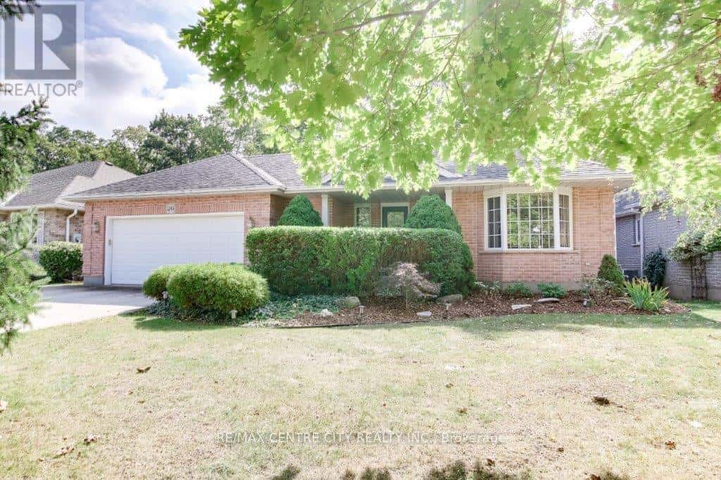 26 SYMPHONY COURT — Central Elgin (Lynhurst), Ontario - Photo 2 of 29