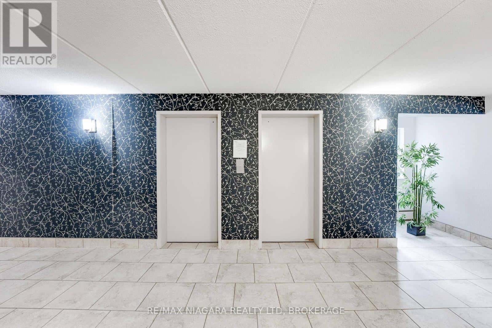 410 - 198 SCOTT STREET — St. Catharines (Fairview), Ontario - Photo 4 of 32