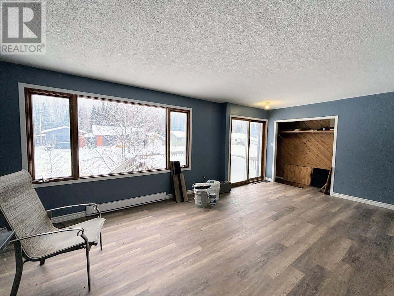 43 Lynx AVE — Manitouwadge, Ontario - Photo 2 of 37