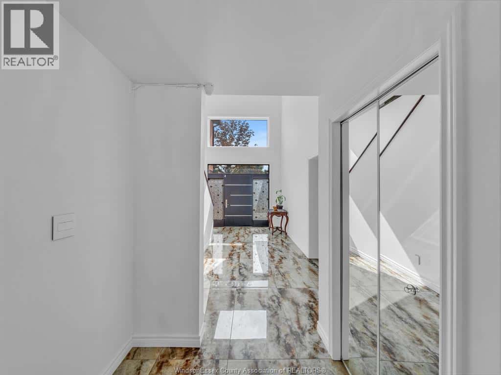 1098 STONEYBROOK CRESCENT — Windsor, Ontario - Photo 4 of 50