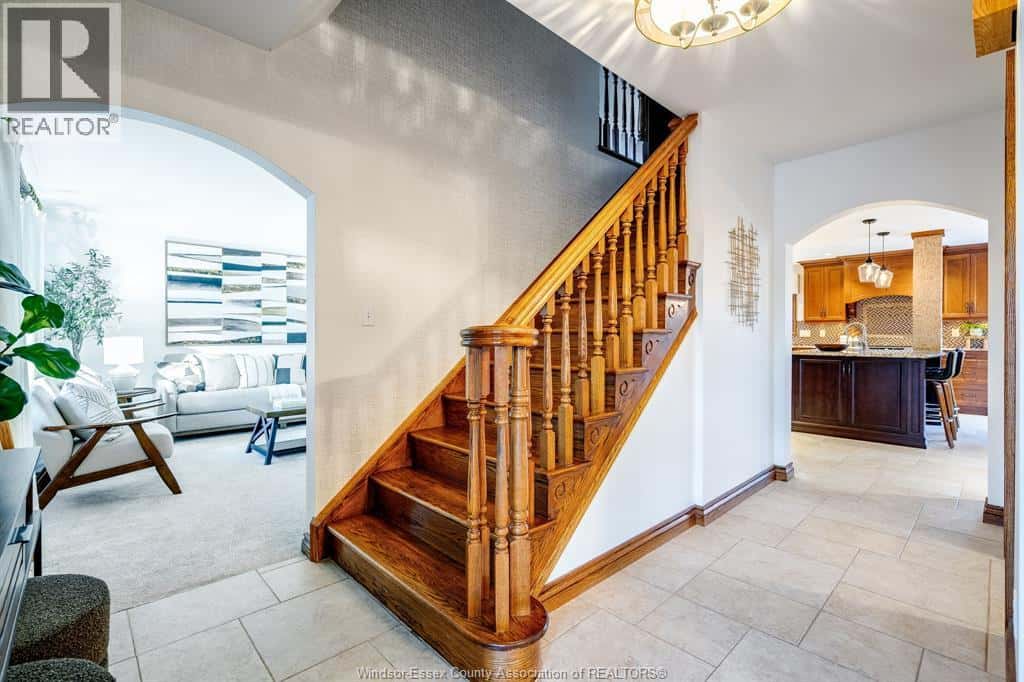 512 Cambridge COURT — Tecumseh, Ontario - Photo 2 of 50