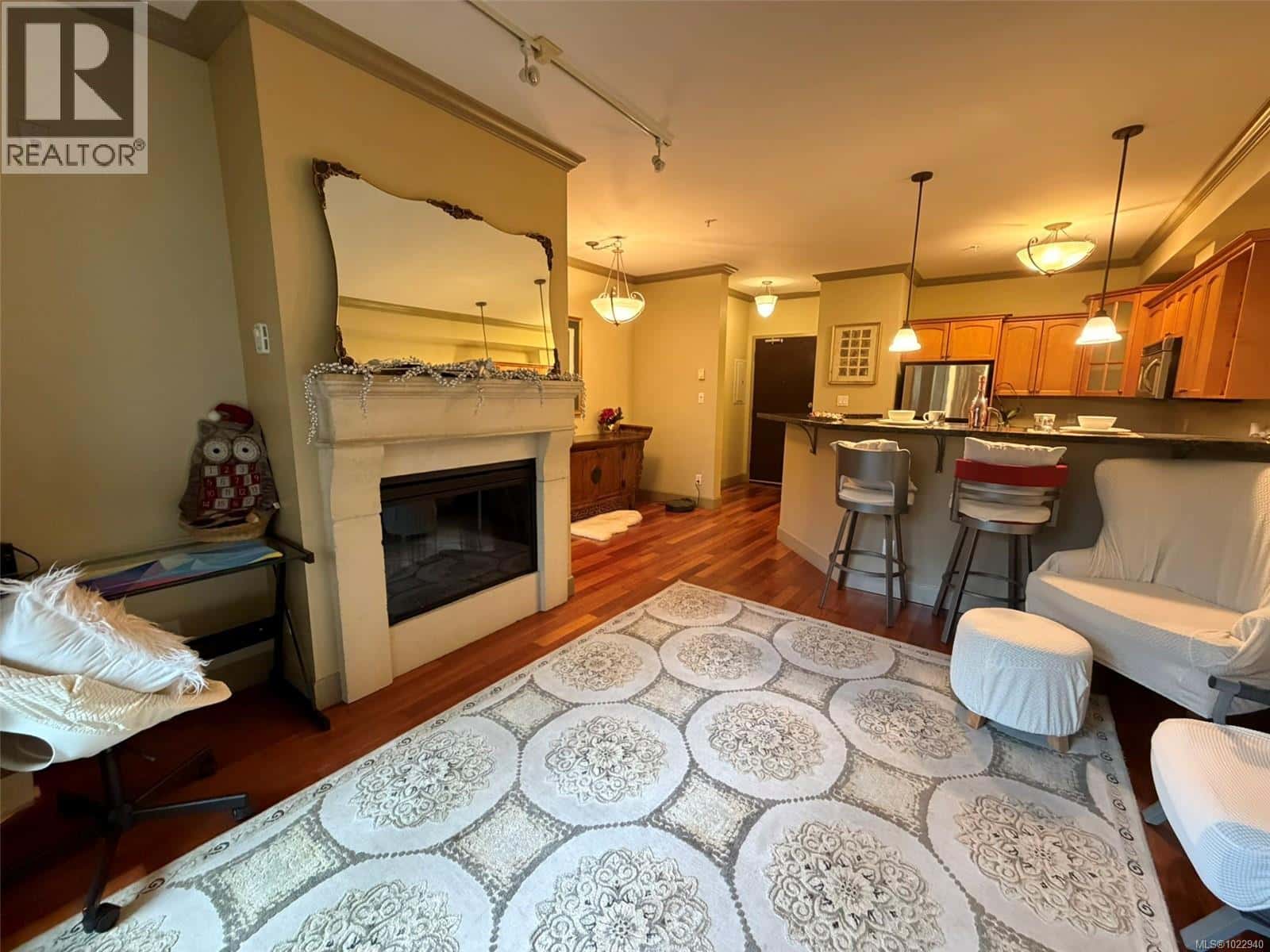 210 1620 McKenzie Ave — Saanich, British Columbia - Photo 4 of 25