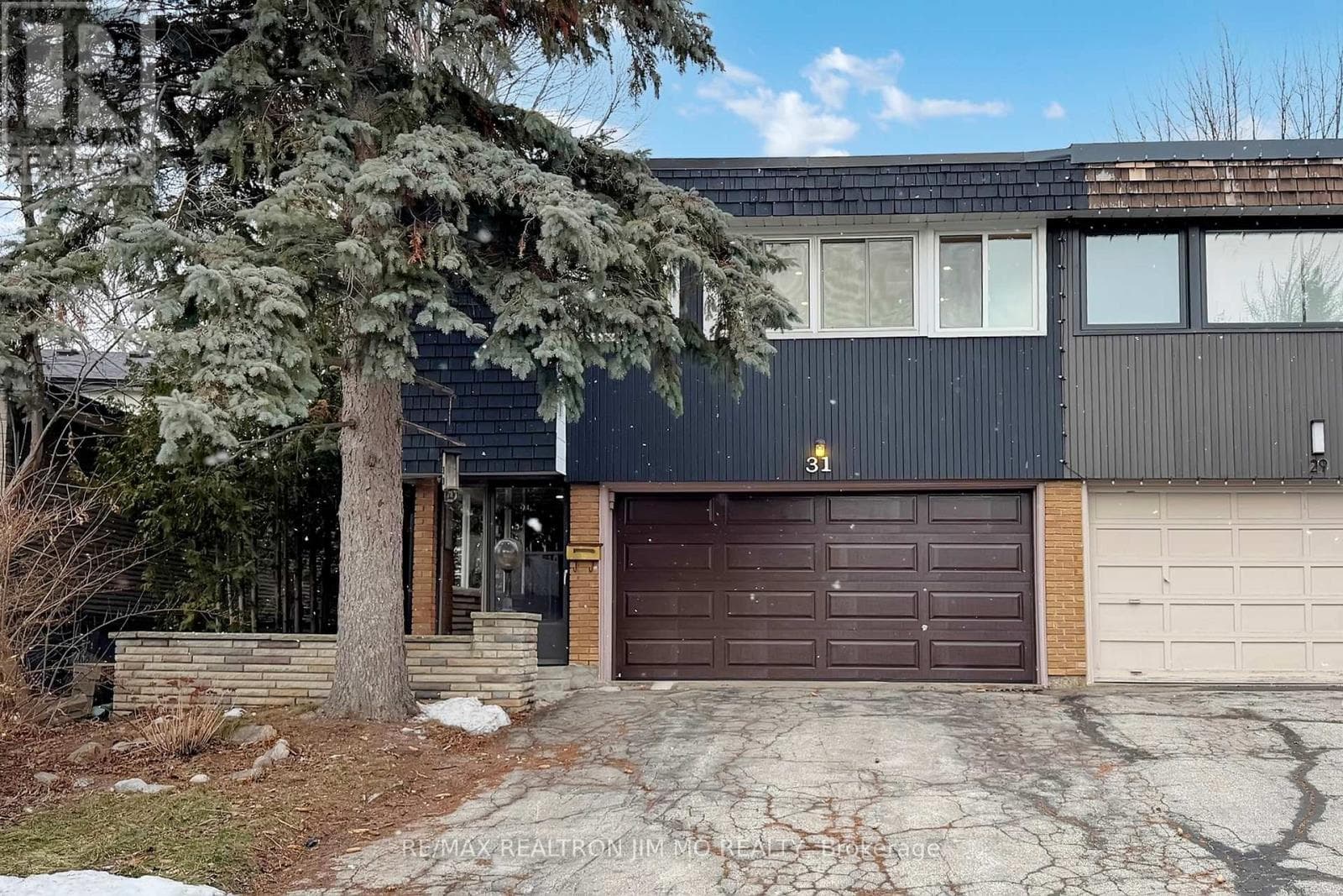 31 ANGUS DRIVE — Toronto (Don Valley Village), Ontario - Main photo