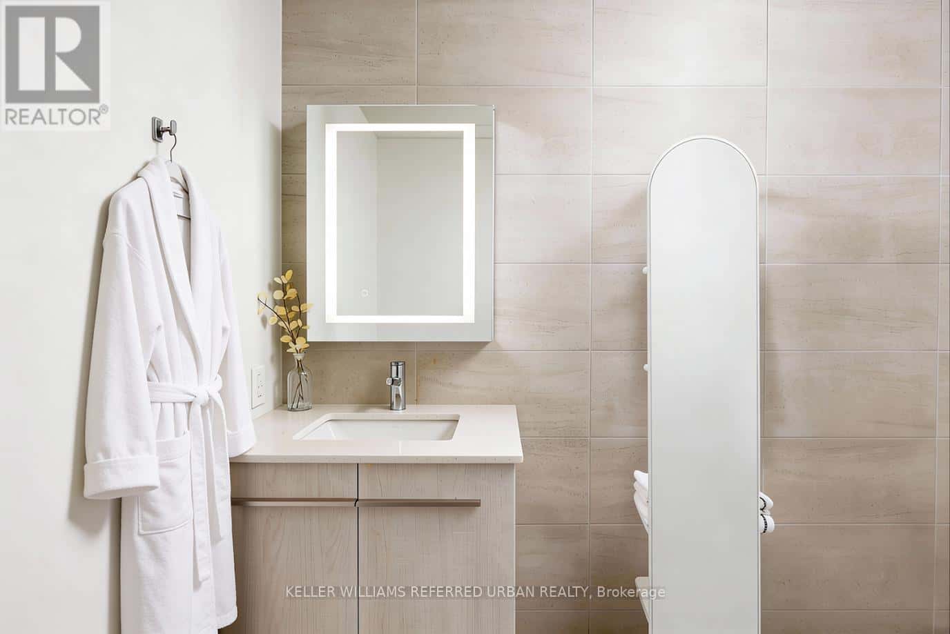 301 - 8 CUMBERLAND STREET — Toronto (Annex), Ontario - Photo 5 of 21