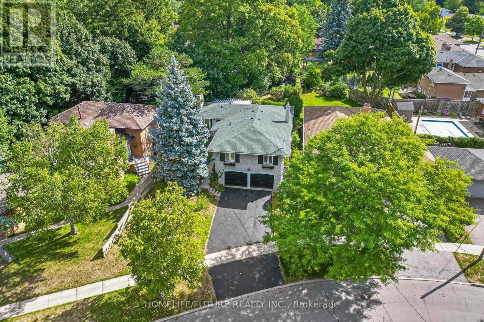 5 LANDFAIR CRESCENT — Toronto (Woburn), Ontario - Photo 2 of 31