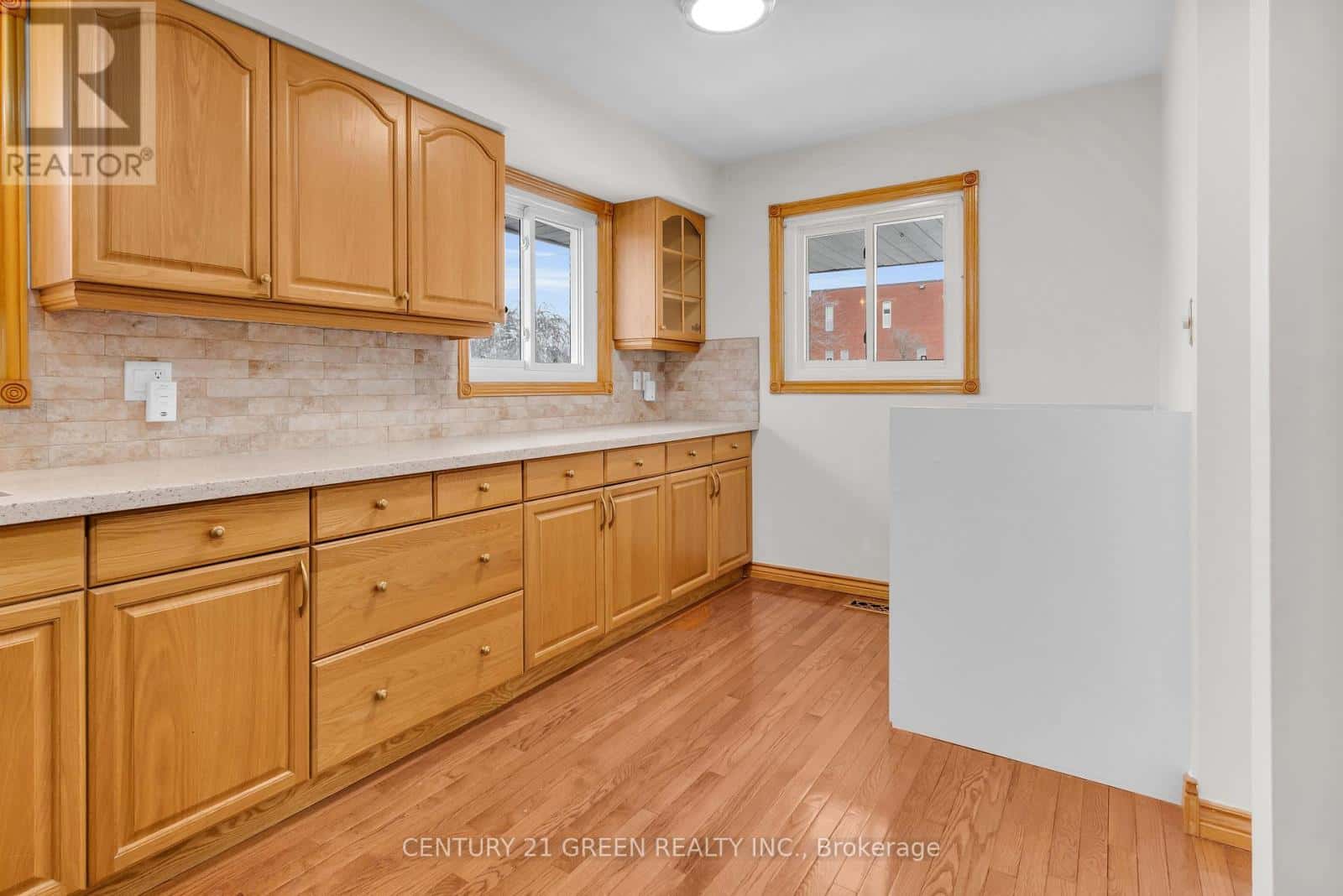 68 ATHABASCA STREET — Oshawa (Donevan), Ontario - Photo 5 of 42