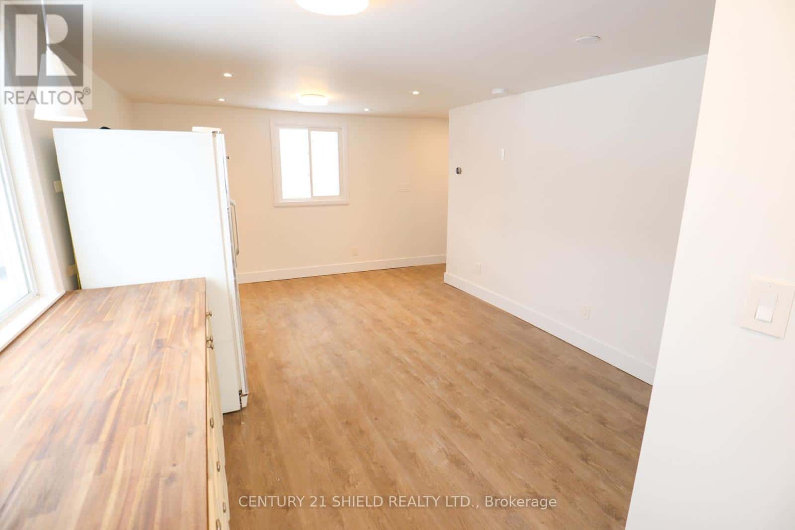 143 CARLETON STREET — Cornwall, Ontario - Photo 5 of 21