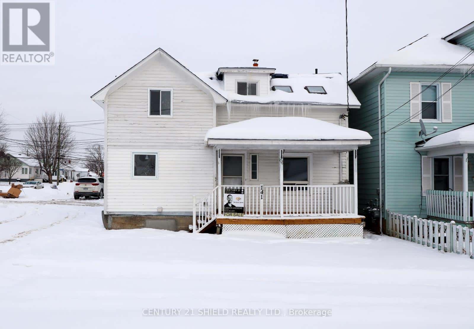 143 CARLETON STREET — Cornwall, Ontario - Photo 2 of 21