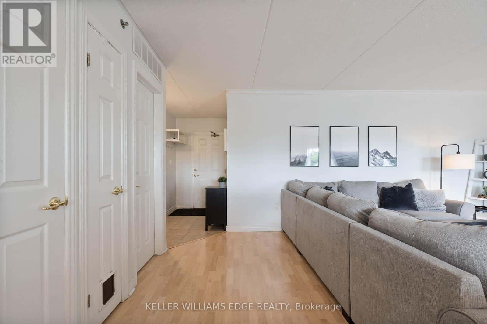 304 - 4450 FAIRVIEW STREET — Burlington (Shoreacres), Ontario - Photo 4 of 23