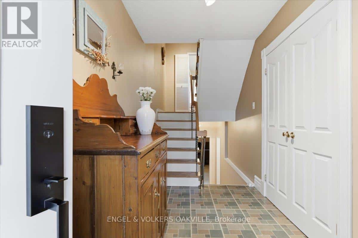 31 - 1340 HAMPTON STREET — Oakville (FA Falgarwood), Ontario - Photo 3 of 38