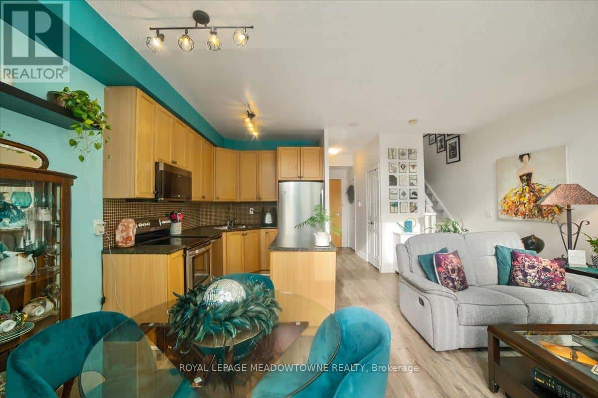 914 - 220 BURNHAMTHORPE ROAD W — Mississauga (City Centre), Ontario - Photo 5 of 50