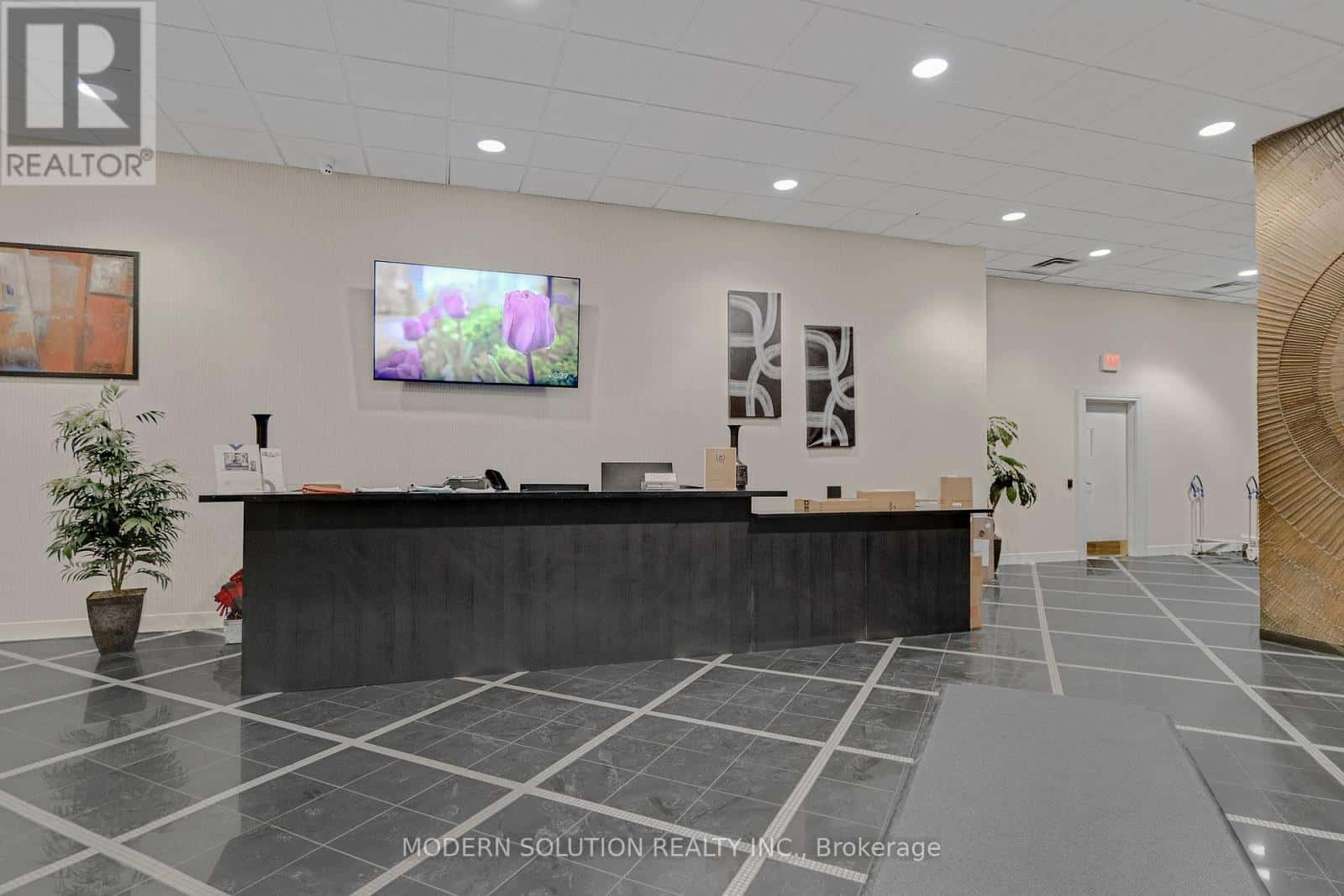 905 - 2737 KEELE STREET — Toronto (Downsview-Roding-CFB), Ontario - Photo 3 of 28