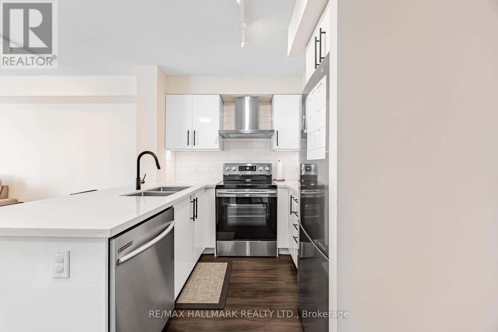 510 - 120 DALLIMORE CIRCLE — Toronto (Banbury-Don Mills), Ontario - Photo 5 of 35