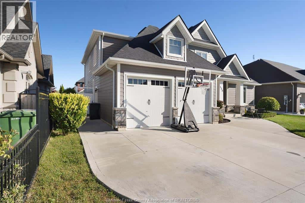 139 Blue Jay CRESCENT — Kingsville, Ontario - Photo 4 of 48