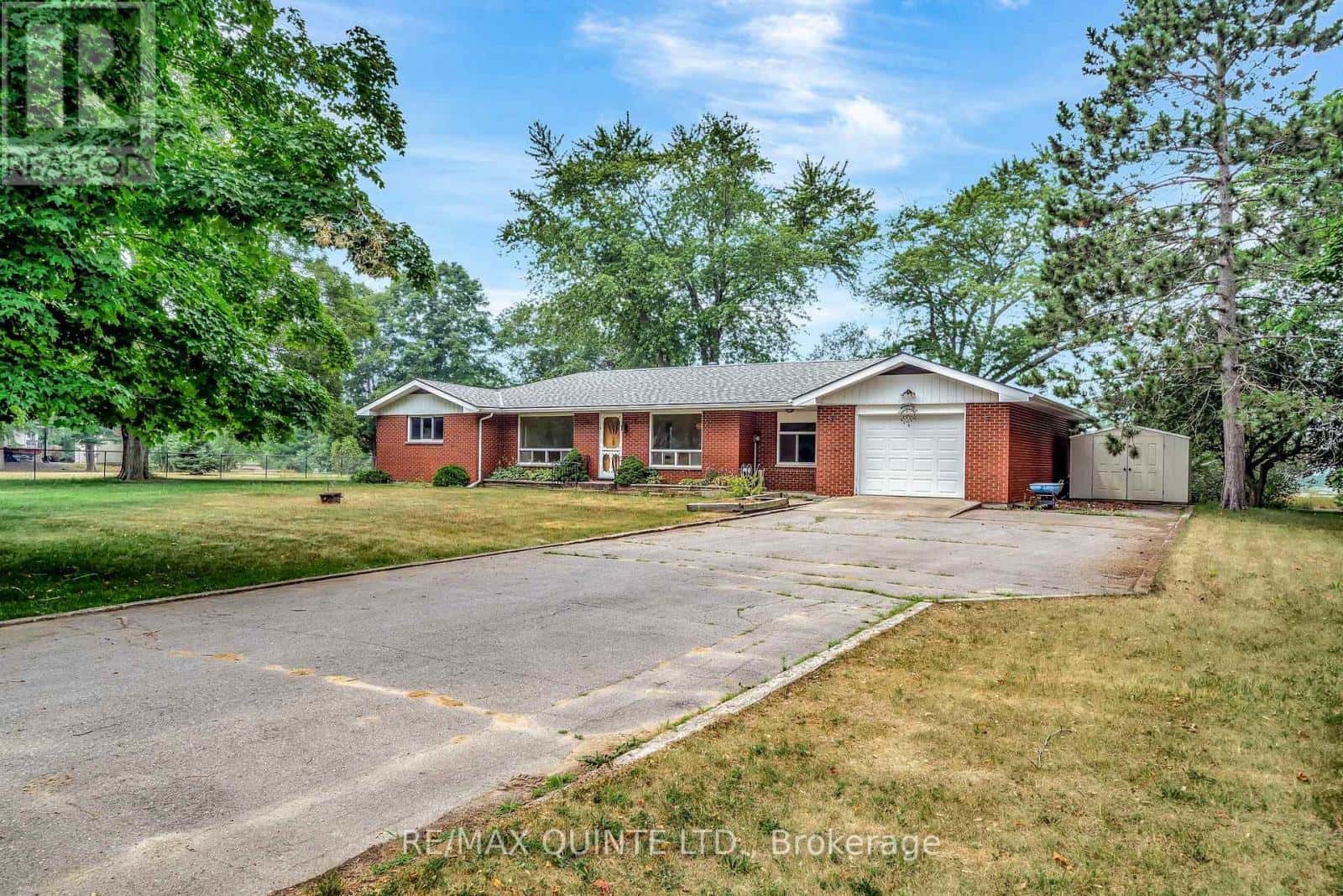 1462 COUNTY ROAD 12 — Prince Edward County (Hallowell), Ontario - Photo 2 of 50