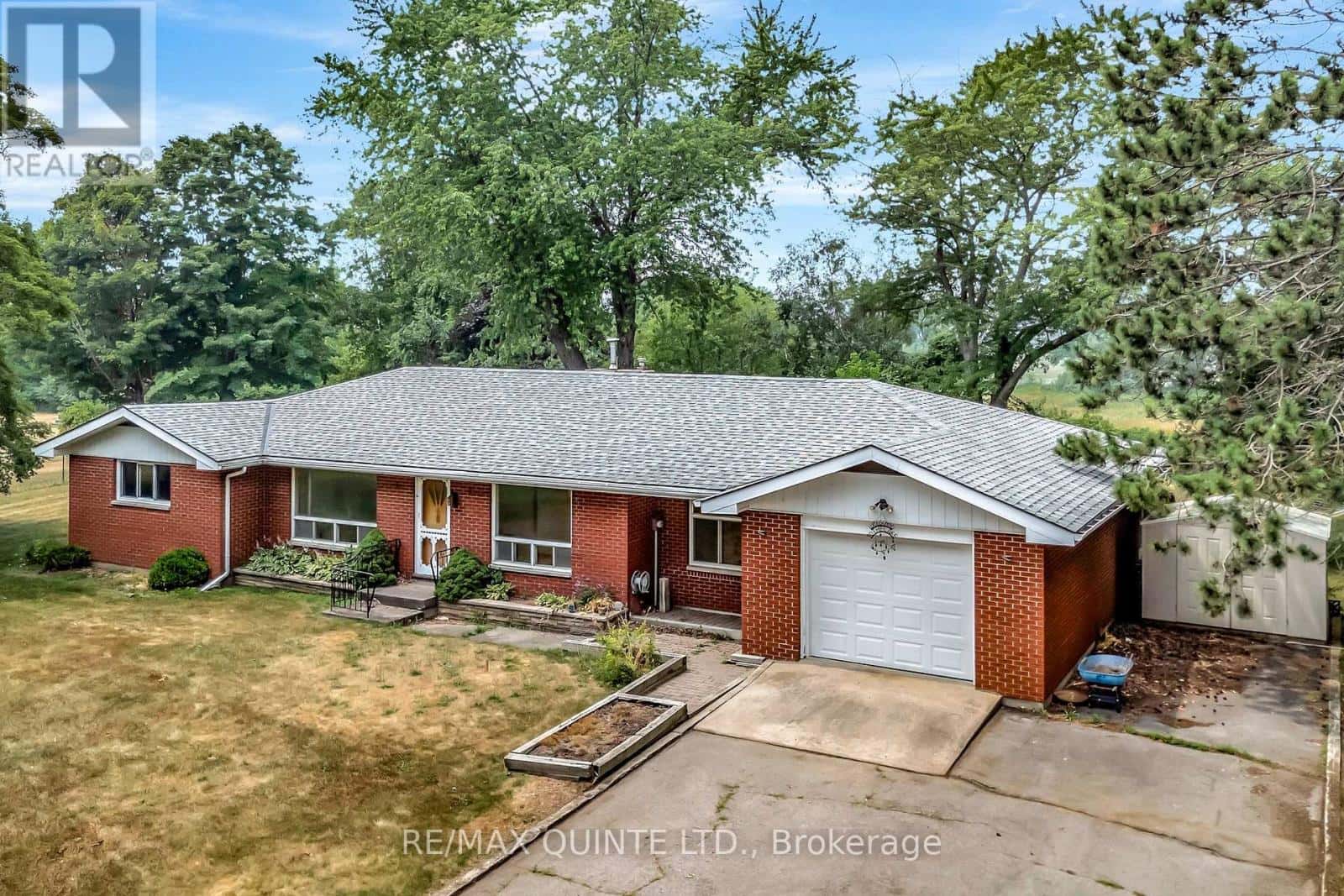 1462 COUNTY ROAD 12 — Prince Edward County (Hallowell), Ontario - Photo 3 of 50