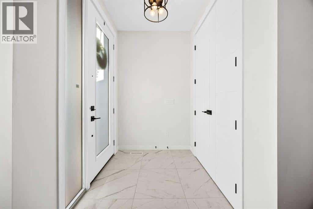 4635 79 Street NW — Calgary, Alberta - Photo 3 of 47