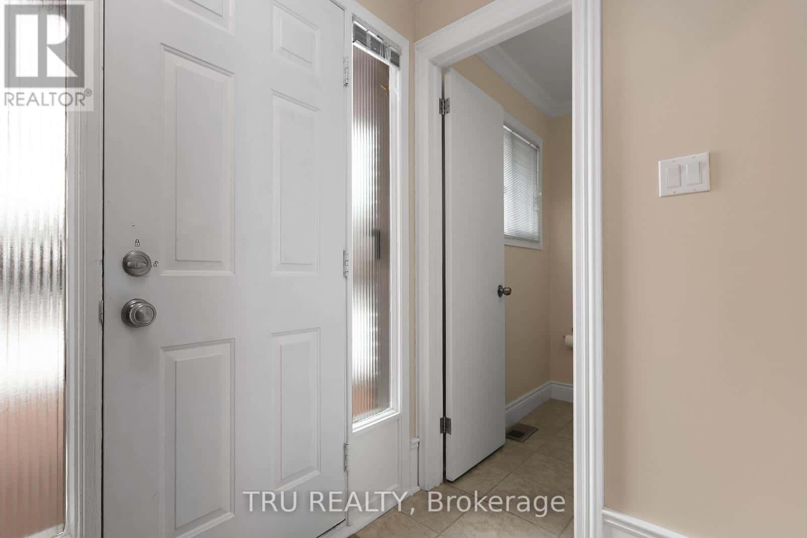 1078 ST EMMANUEL TERRACE — Ottawa, Ontario - Photo 2 of 45