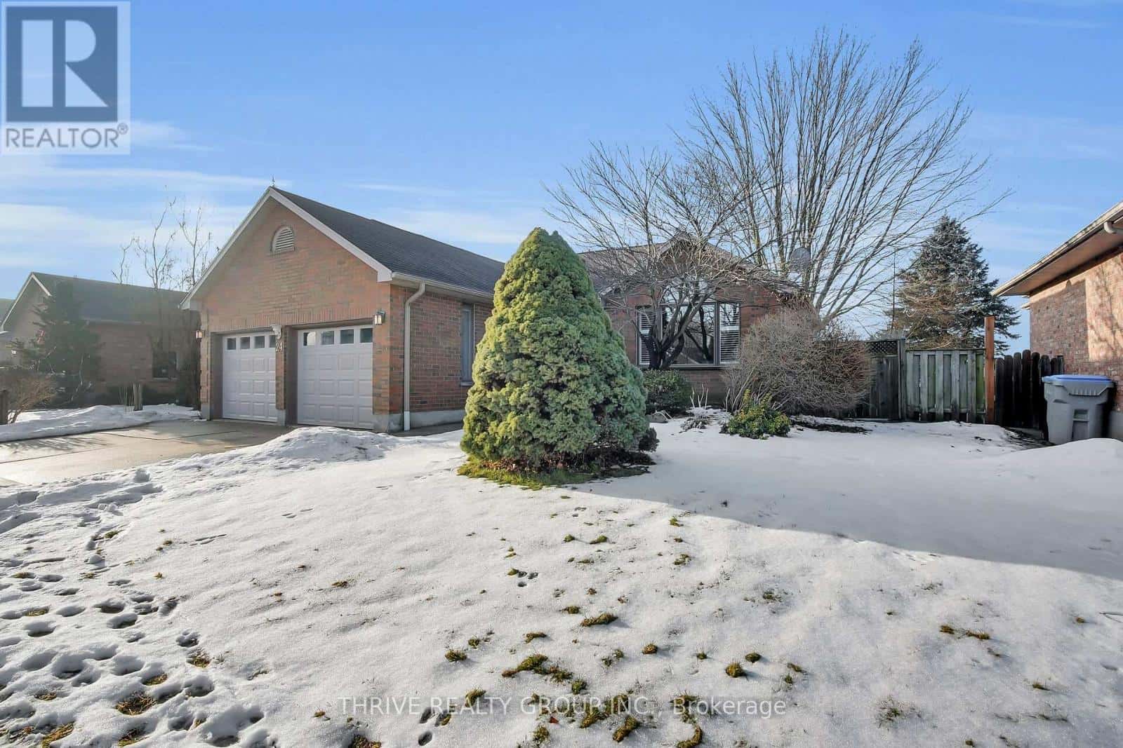 24 PARKVIEW CRESCENT — Strathroy-Caradoc (SE), Ontario - Photo 2 of 40