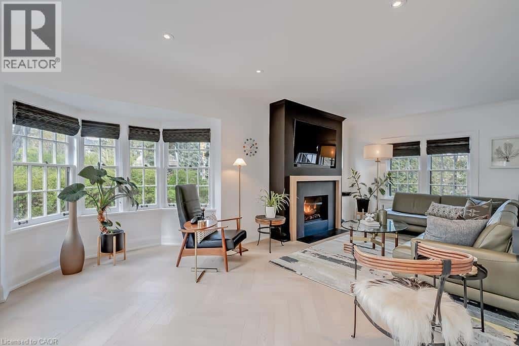 1060 MOHAWK Road — Burlington, Ontario - Photo 5 of 40