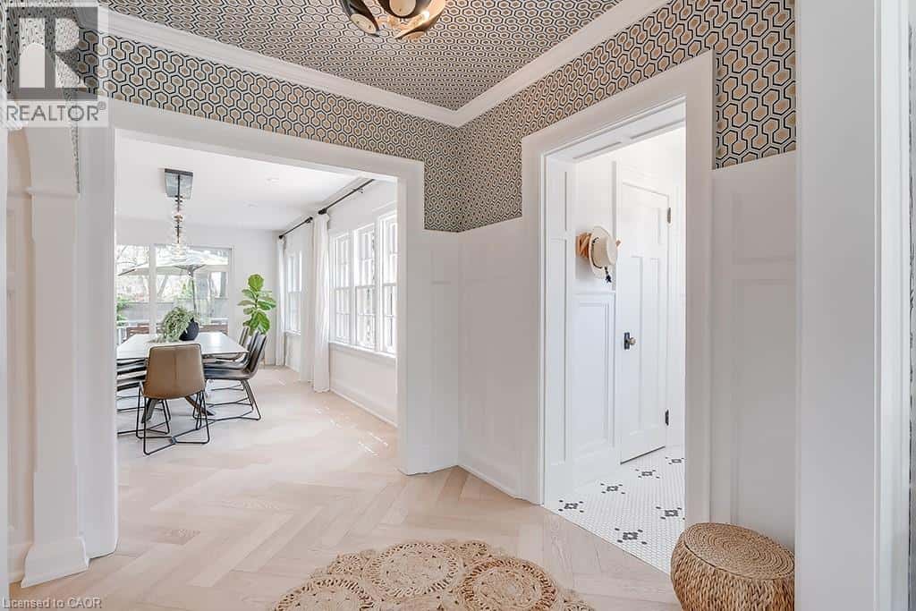 1060 MOHAWK Road — Burlington, Ontario - Photo 3 of 40