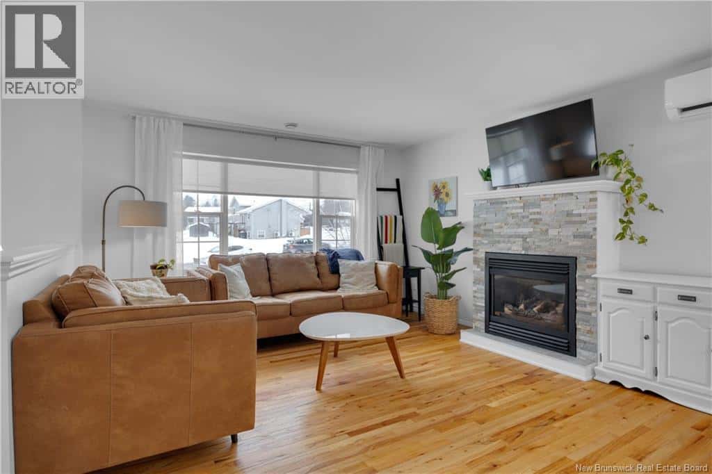 2 Tagish Road — Quispamsis, New Brunswick - Photo 3 of 38