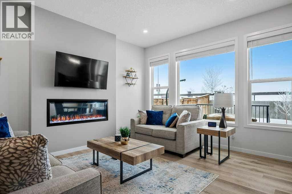 102 Creekside Way SW — Calgary, Alberta - Photo 5 of 50