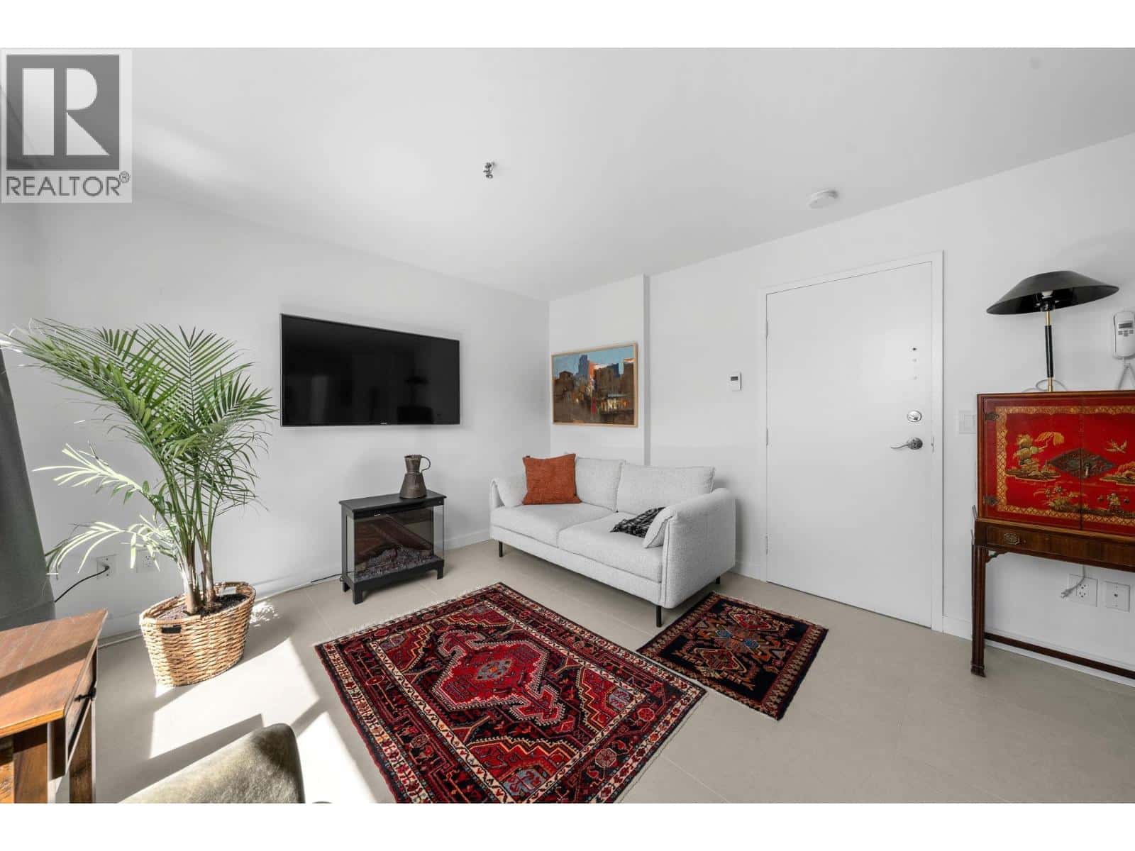 101A 460 14TH STREET — West Vancouver, British Columbia - Photo 2 of 39