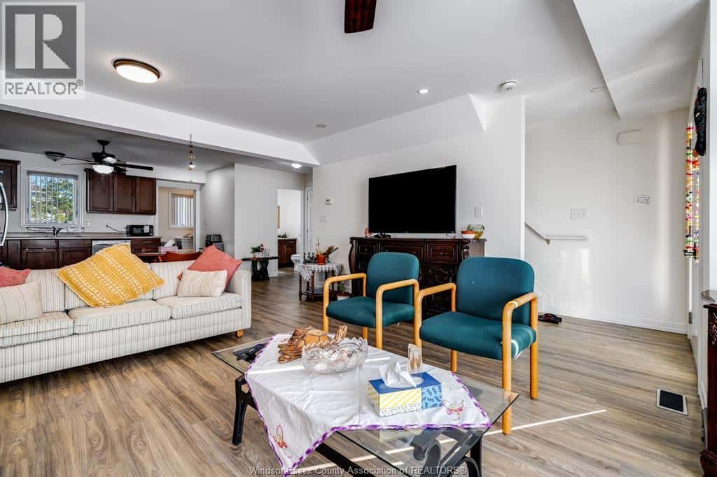 89 OAK STREET East — Leamington, Ontario - Photo 5 of 26