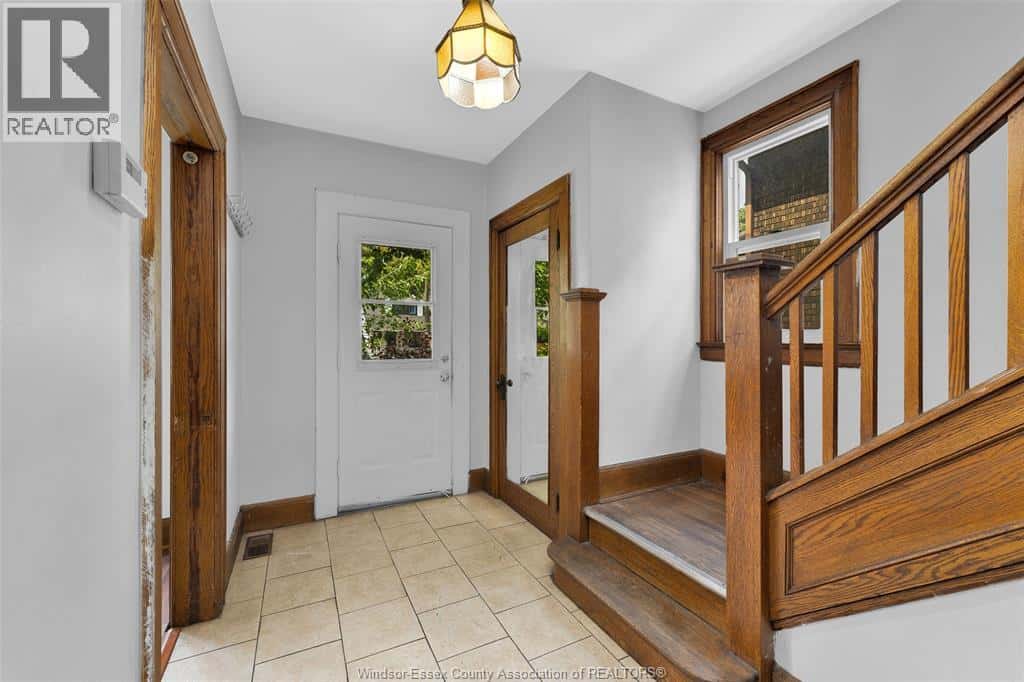 466 RANKIN AVENUE — Windsor, Ontario - Photo 5 of 29