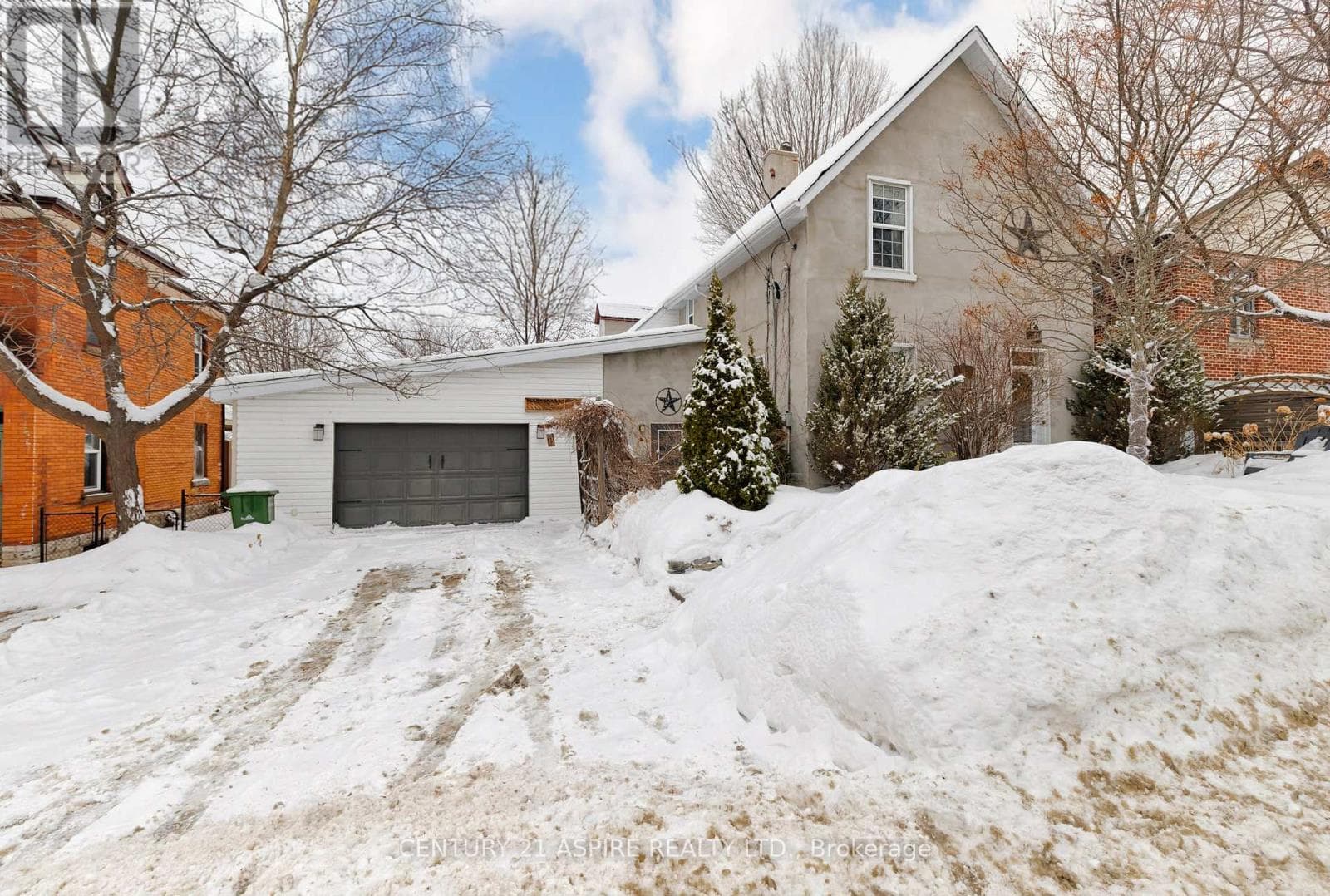 231 HUNTER STREET — Pembroke, Ontario - Main photo