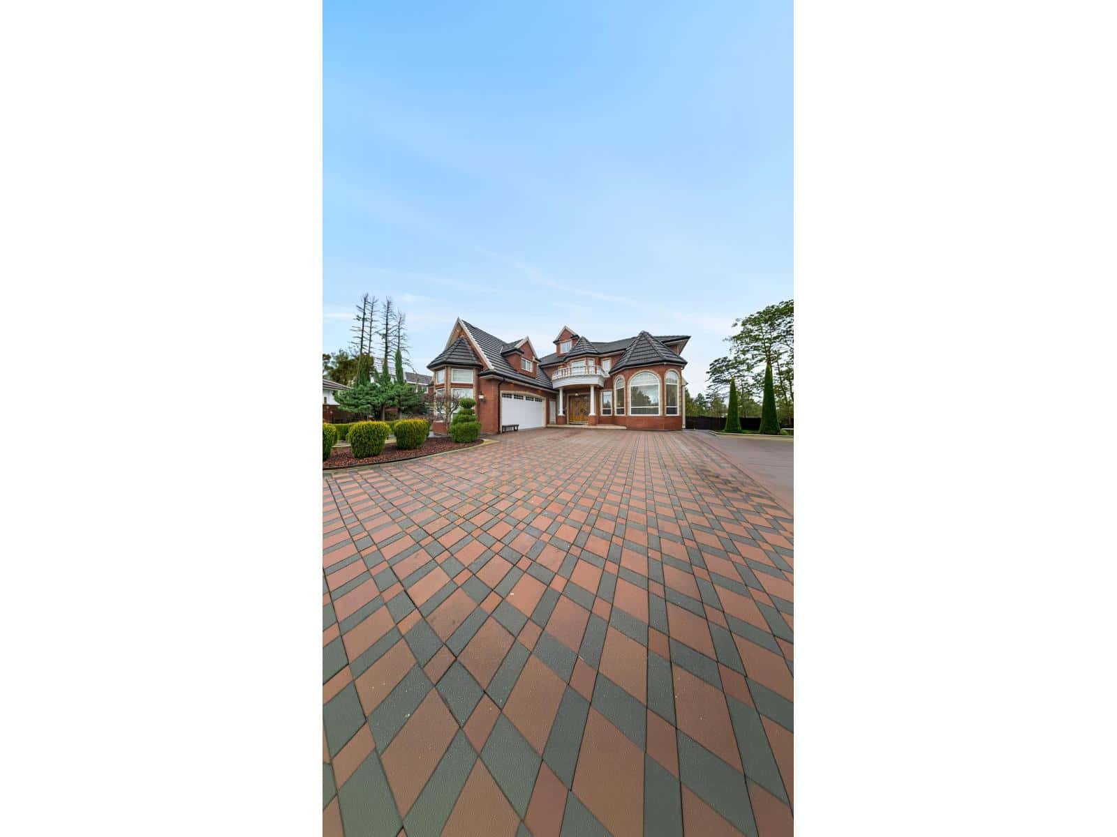 9316 125 STREET — Surrey, British Columbia - Photo 3 of 24