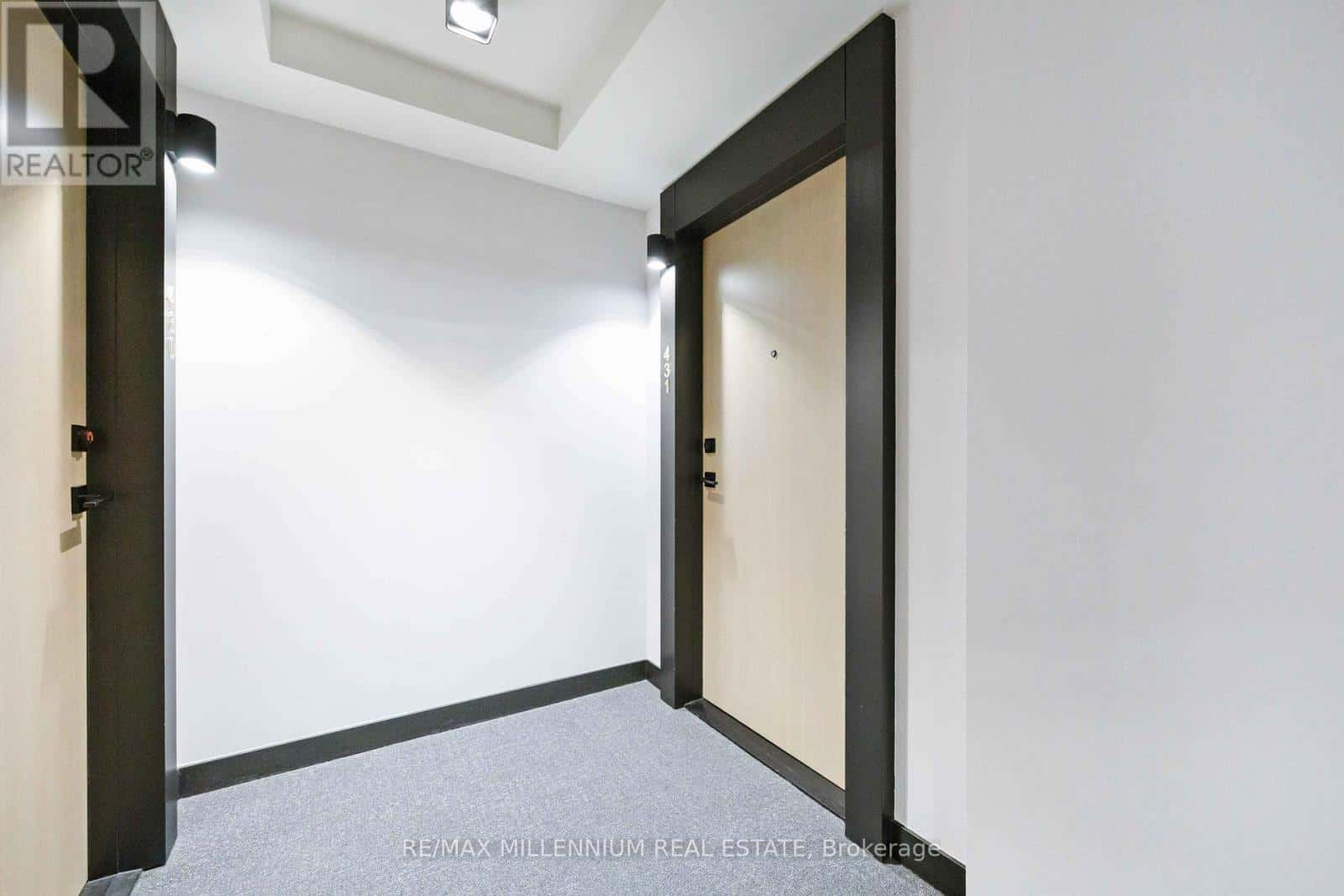 431 - 36 ZORRA STREET — Toronto (Islington-City Centre West), Ontario - Photo 3 of 31