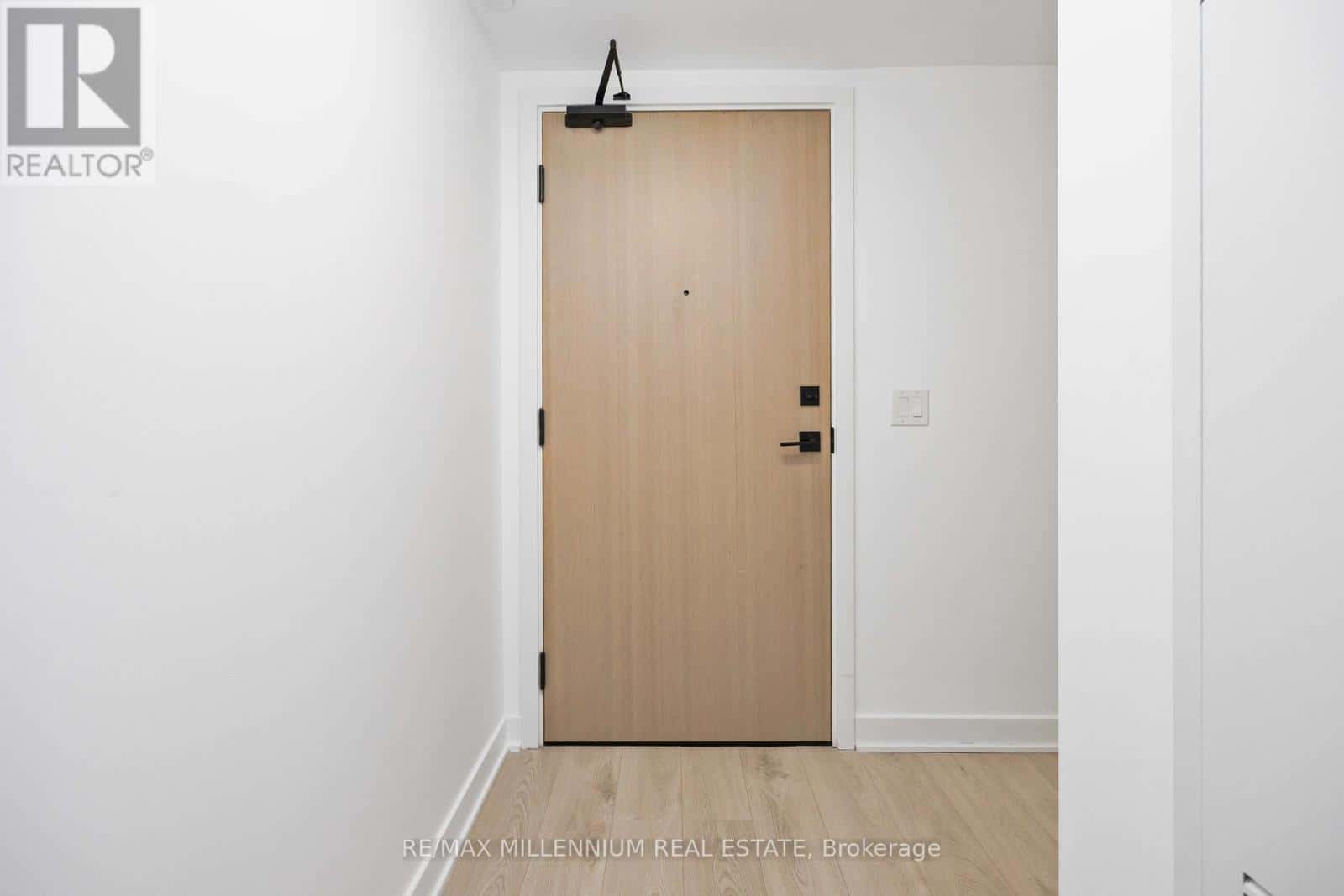 431 - 36 ZORRA STREET — Toronto (Islington-City Centre West), Ontario - Photo 4 of 31