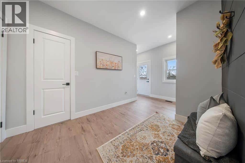 52 MAIN STREET ROCKFORD — Rockford, Ontario - Photo 2 of 24