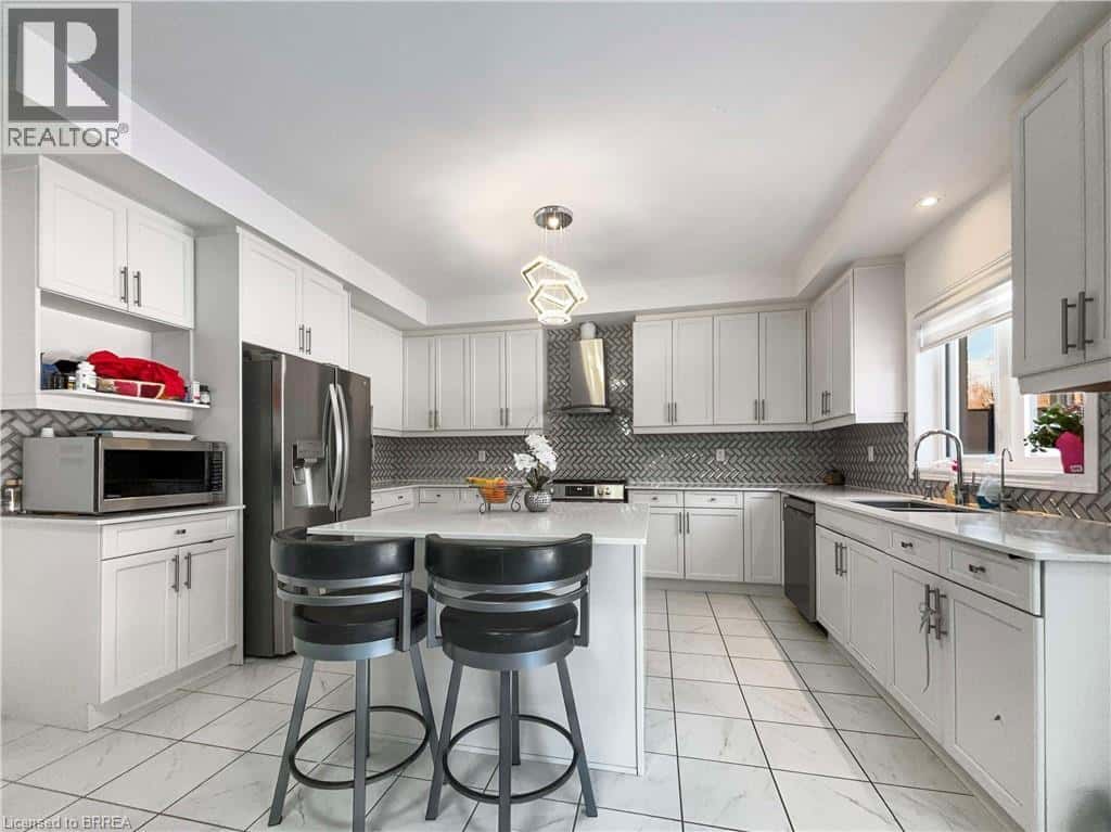 22 LORNE CARD Drive — Paris, Ontario - Photo 5 of 35