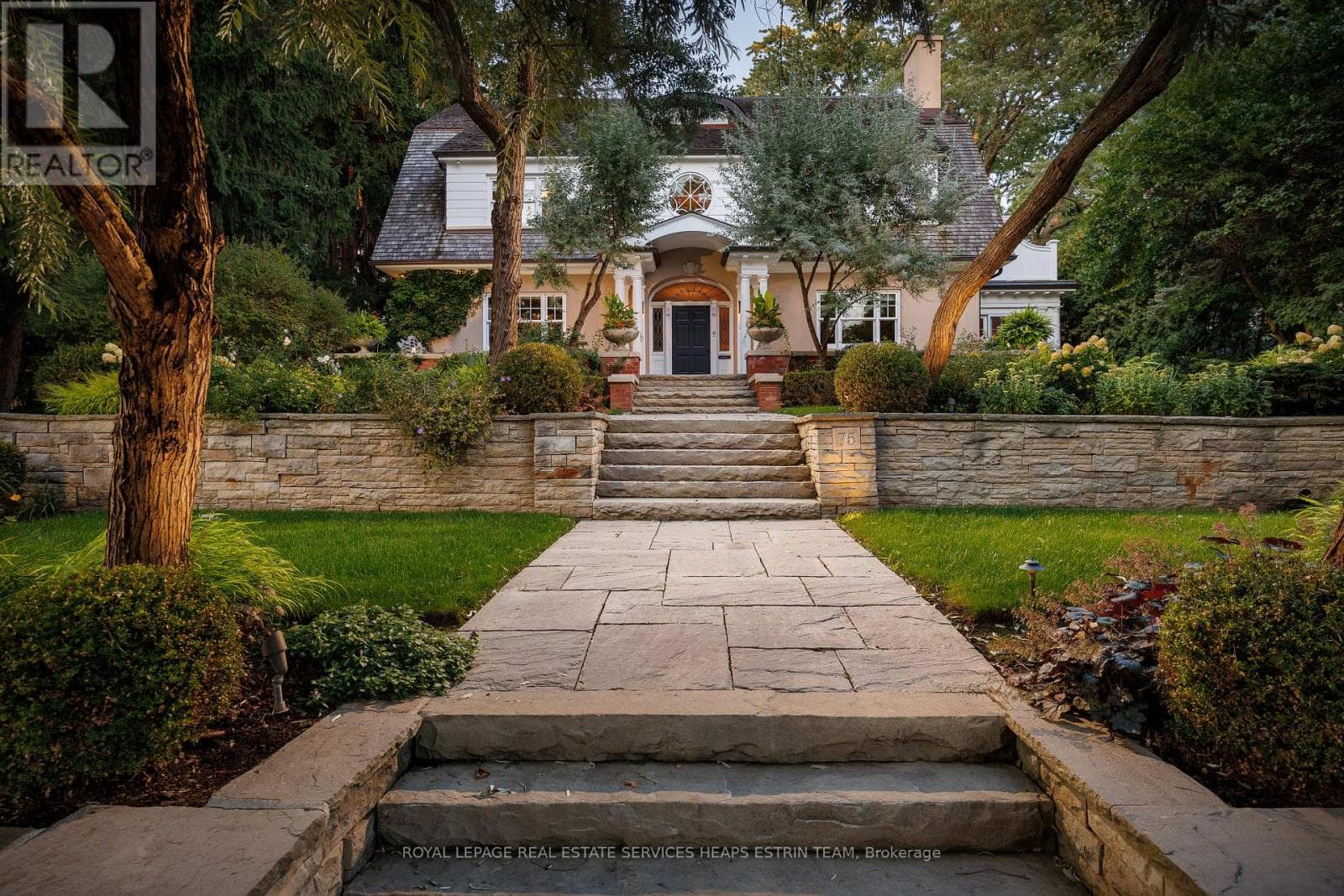 75 QUEEN STREET — Guelph (St. George's), Ontario - Main photo