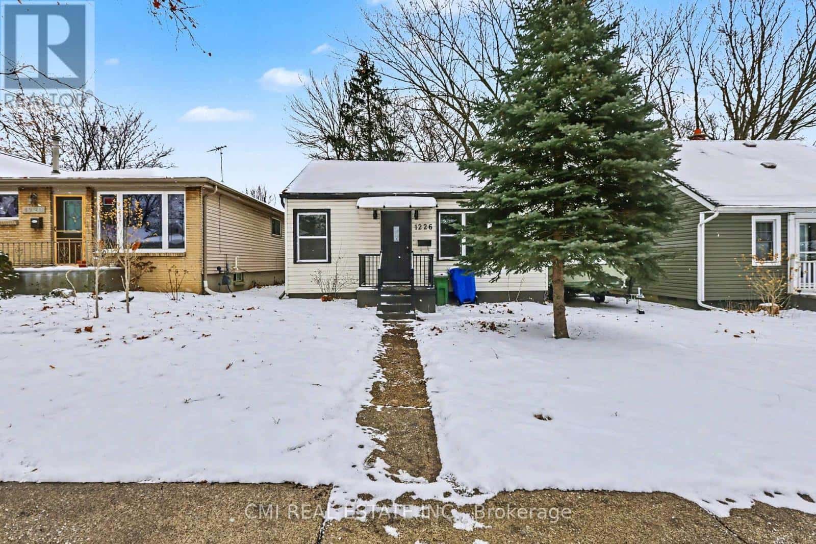 1226 WIGLE AVENUE — Windsor, Ontario - Photo 2 of 41