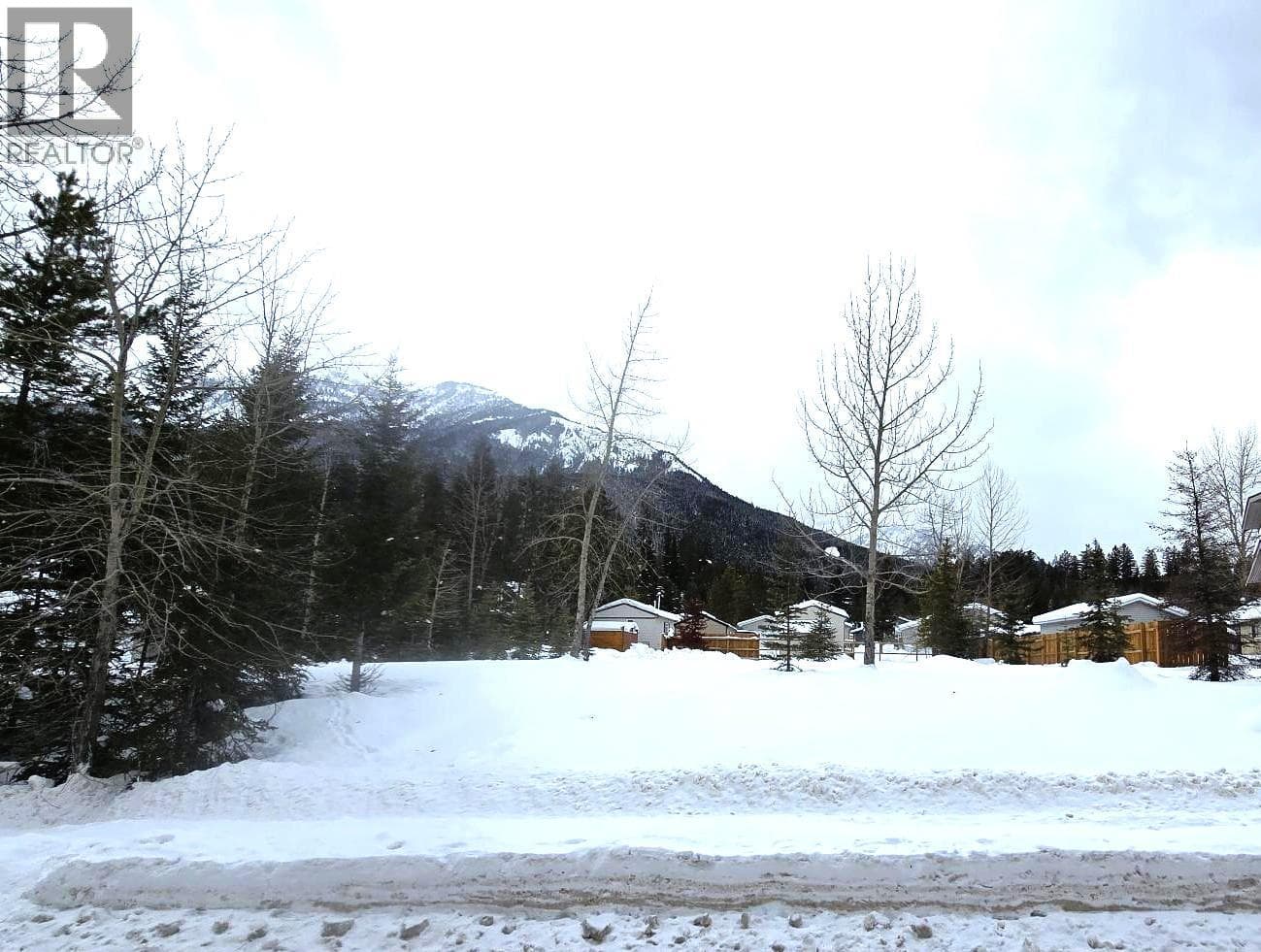 31 Deerborne Drive — Elkford, British Columbia - Main photo