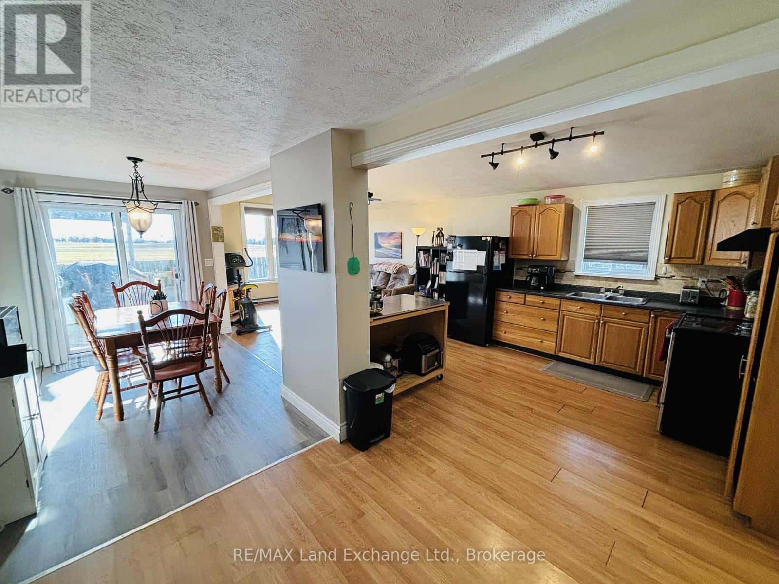 206 GRACE STREET E — Georgian Bluffs, Ontario - Photo 2 of 17