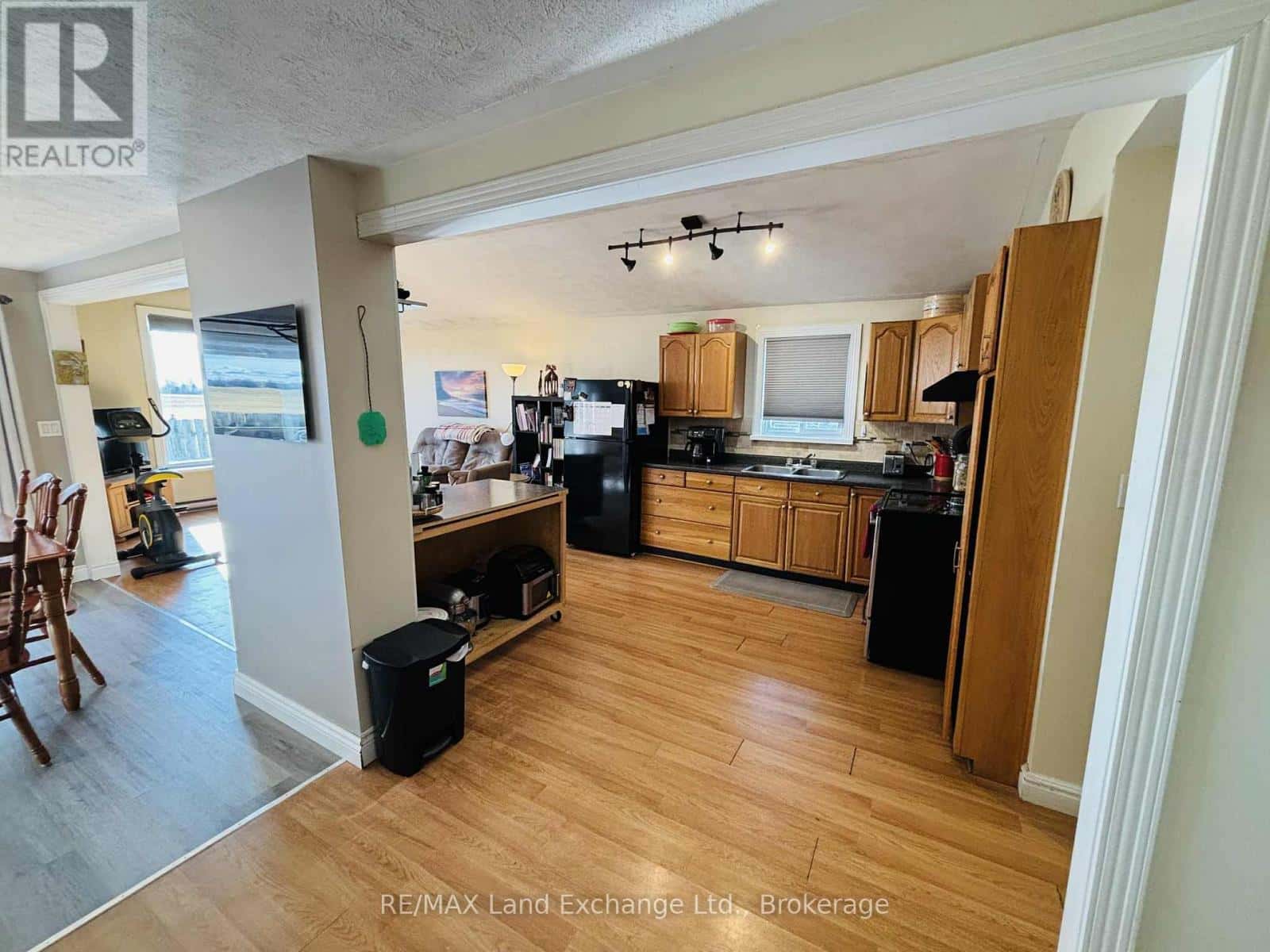 206 GRACE STREET E — Georgian Bluffs, Ontario - Photo 3 of 17