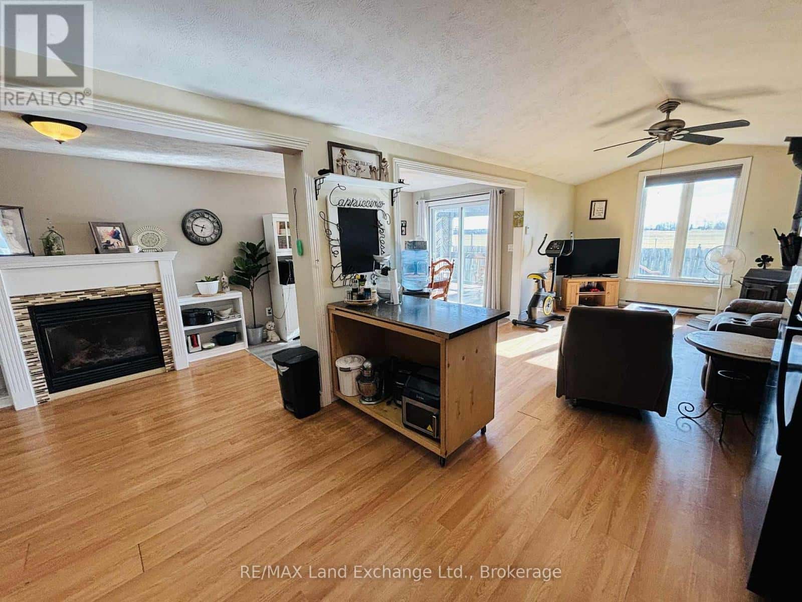 206 GRACE STREET E — Georgian Bluffs, Ontario - Photo 4 of 17