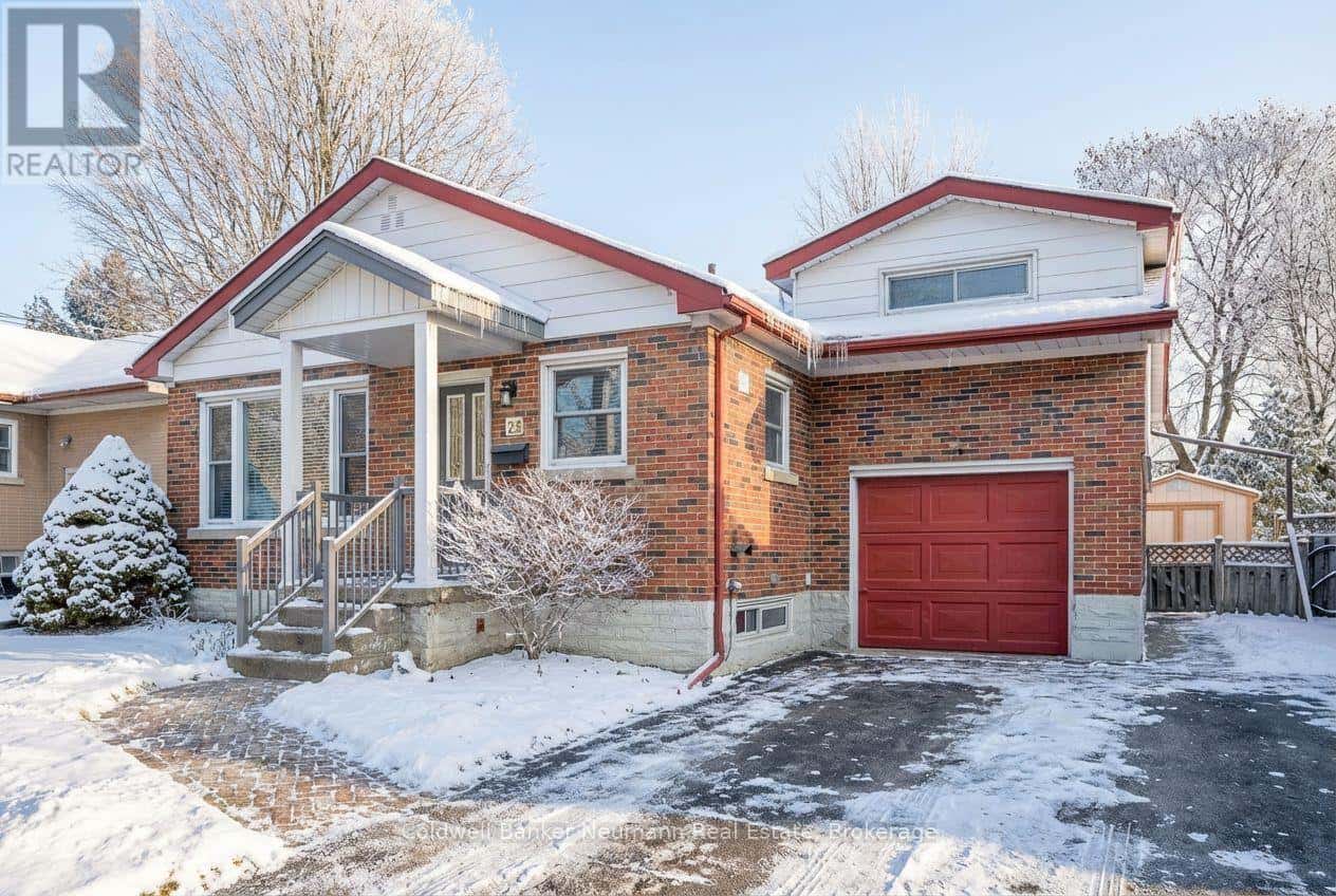 23 COLLINGWOOD STREET — Guelph (Riverside Park), Ontario - Photo 2 of 49