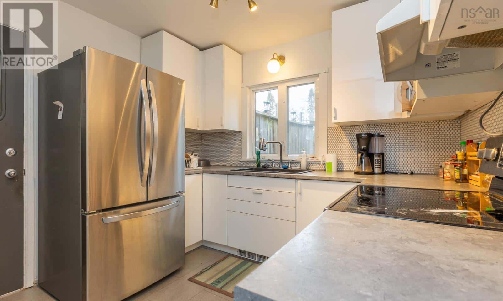 10 Sprucewood Drive — Yarmouth, Nova Scotia - Photo 4 of 32