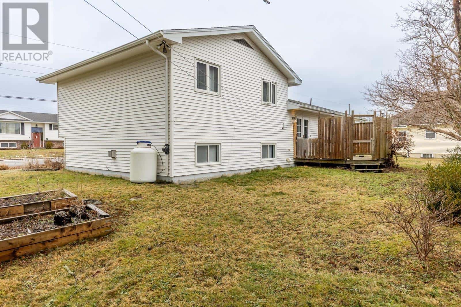 10 Sprucewood Drive — Yarmouth, Nova Scotia - Photo 3 of 32