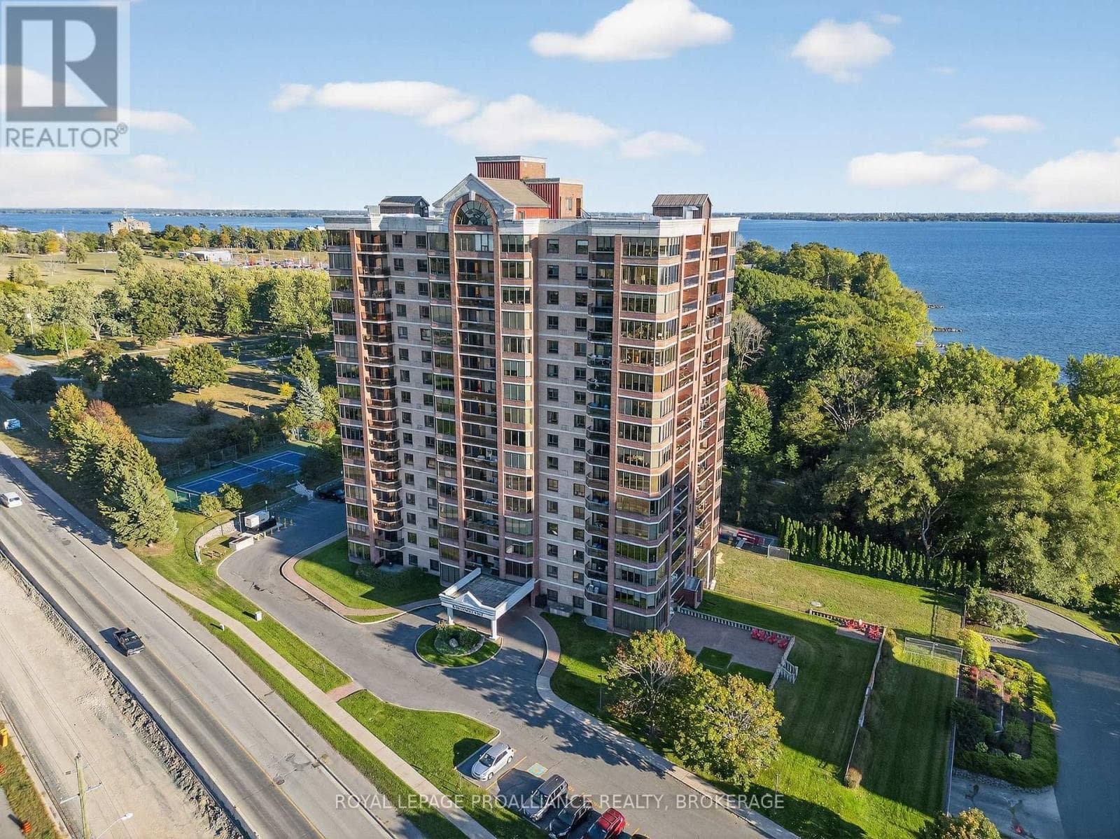 701 - 1000 KING STREET W — Kingston (Central City West), Ontario - Main photo