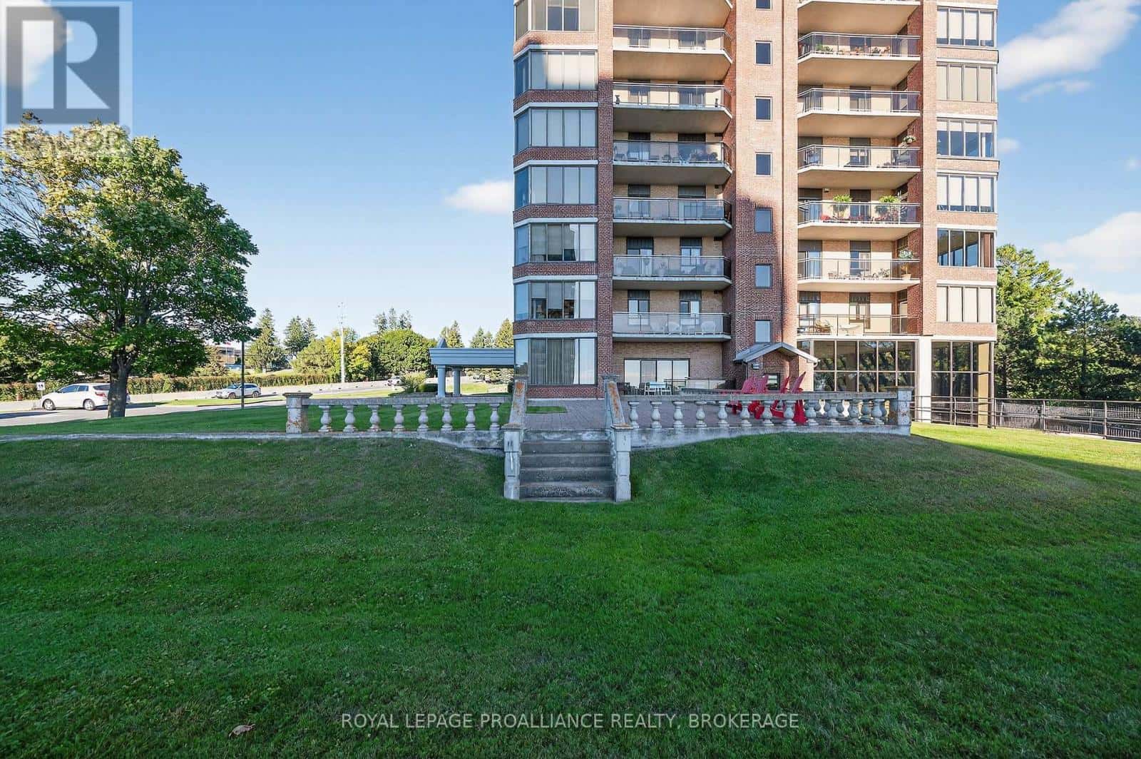 701 - 1000 KING STREET W — Kingston (Central City West), Ontario - Photo 2 of 50